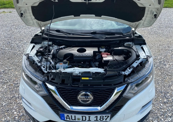 Nissan Qashqai cena 76999 przebieg: 125000, rok produkcji 2019 z Pabianice małe 704